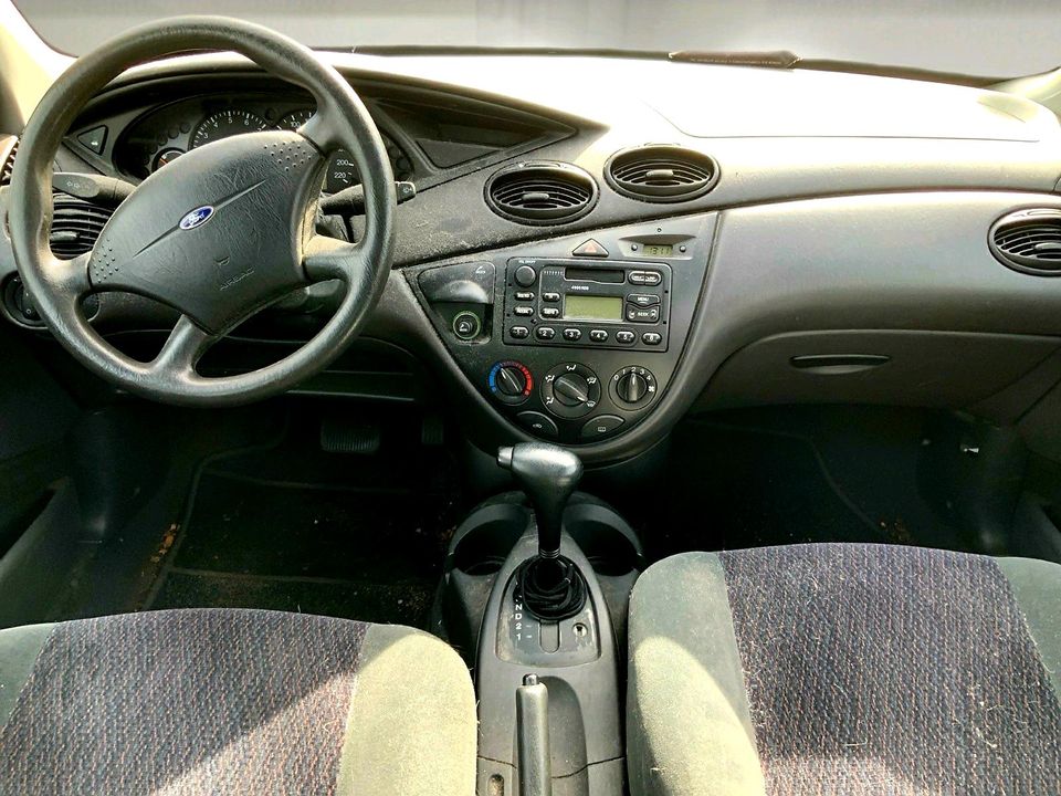 Ford Focus 1.6 Benzin 5-Türer Automatik Tüv:11/2025 Schiebedach in Chemnitz