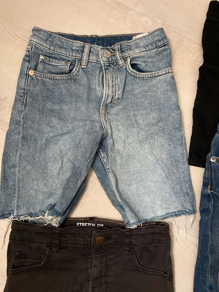 H&M kurze Jeans Shorts Hose Gr.122 und 116 in Naumburg 