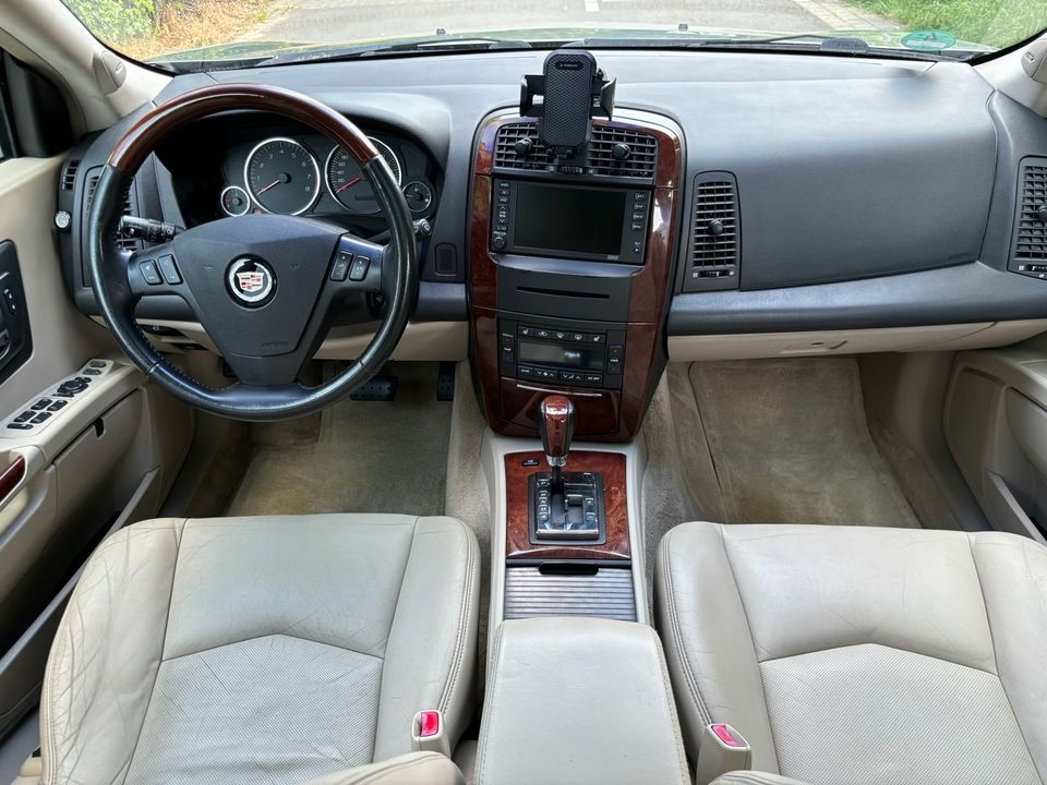 Cadillac SRX AWD 4.6 V8 Sport-Luxury LPG-Gas Pano AHK Tüv-Neu in Seligenstadt