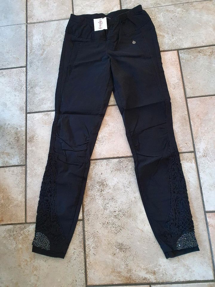 2 Tredy hose Gr 38 Spitze neu Gr 40 in Düsseldorf