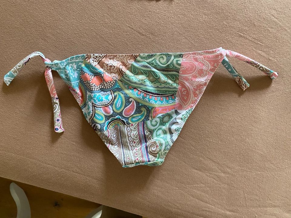 Calzedonia Bikini, neuwertig, Größe 140, Mädchen 9/10 Jahre in Östringen