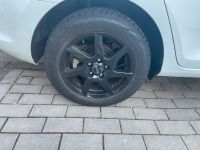 Schwarze Alufelgen mit Winterbereifung von Dunlop 185/60 R15 88T Niedersachsen - Wilhelmshaven Vorschau