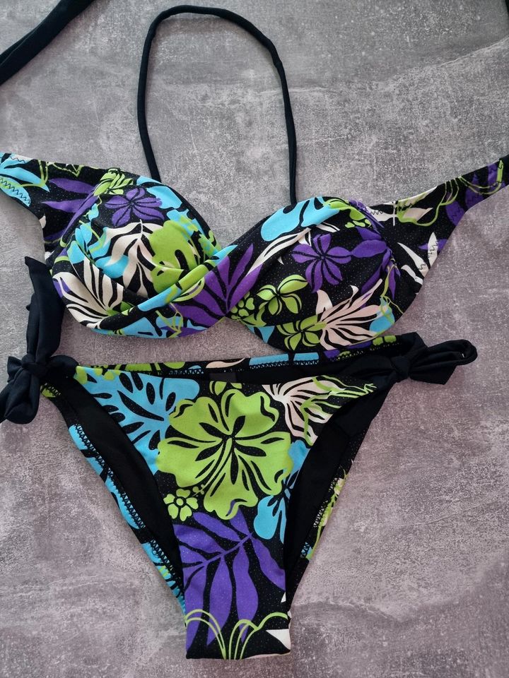 Süsse Bikinis Gr S in Karlsruhe