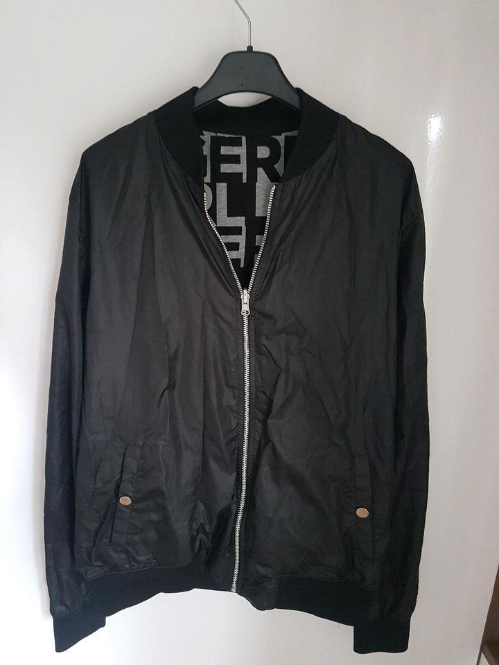 2x  KARL LAGERFELD Jacke Wendejacke  Blouson u. Sweatshirt in Aschaffenburg