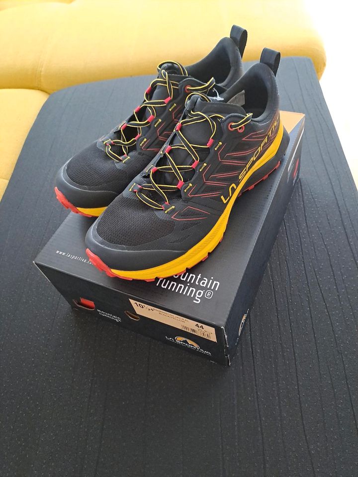 La Sportiva Jackal Black/Yellow Mountain Running Schuh Gr. 44/9,5 in Oberding
