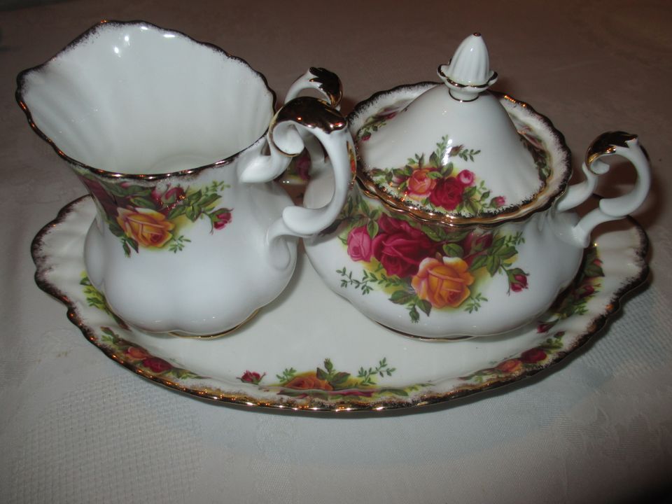 ROYAL ALBERT OLD COUNTRY ROSES TRAUMHAFTES  ZUCKER SAHNE SET! in Flensburg