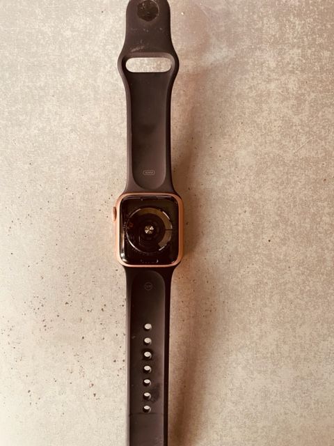 Apple Watch Series 5  inkl. Sportarmband sandrosa/schwarz 40mm in Dortmund