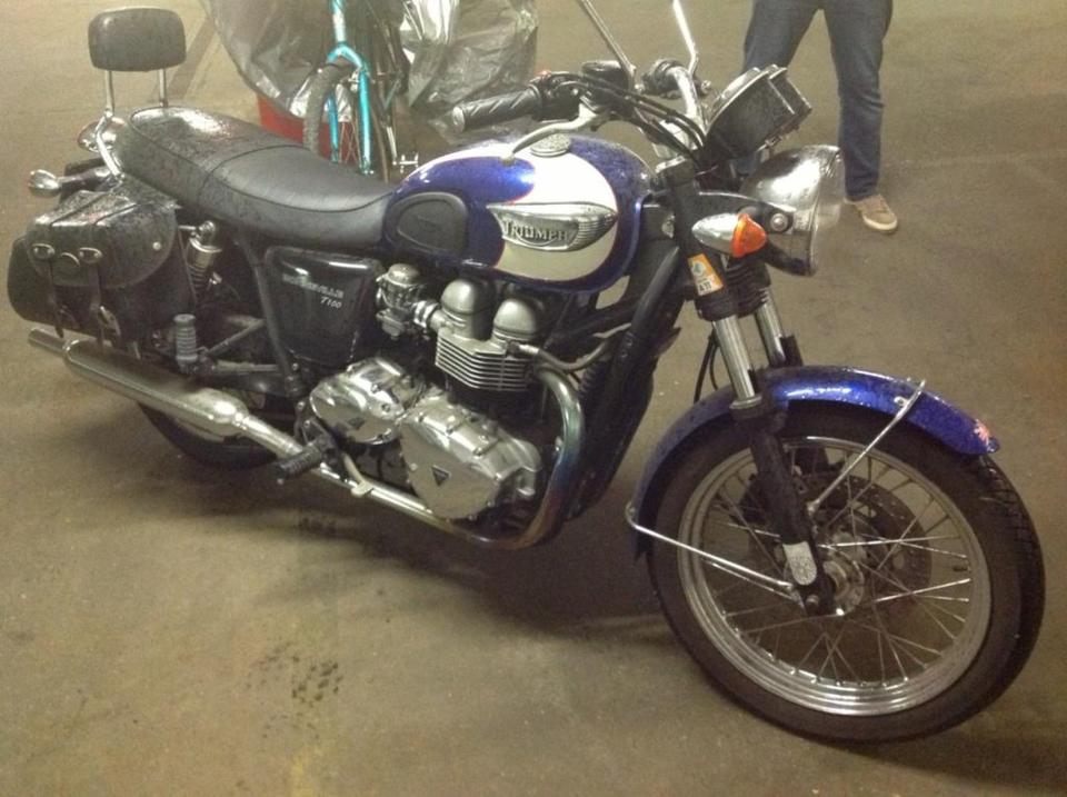 Triumph Bonneville T100 Cafe Racer, Scrambler, Custom, Cafe Race in Freilassing