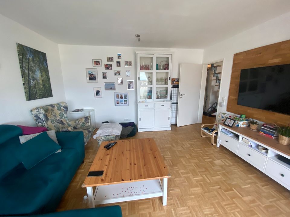 Pansdorf: helle 3,5 Zimmer Wohnung,  zwei Ebenen mit Balkon und Weitblick in Pansdorf