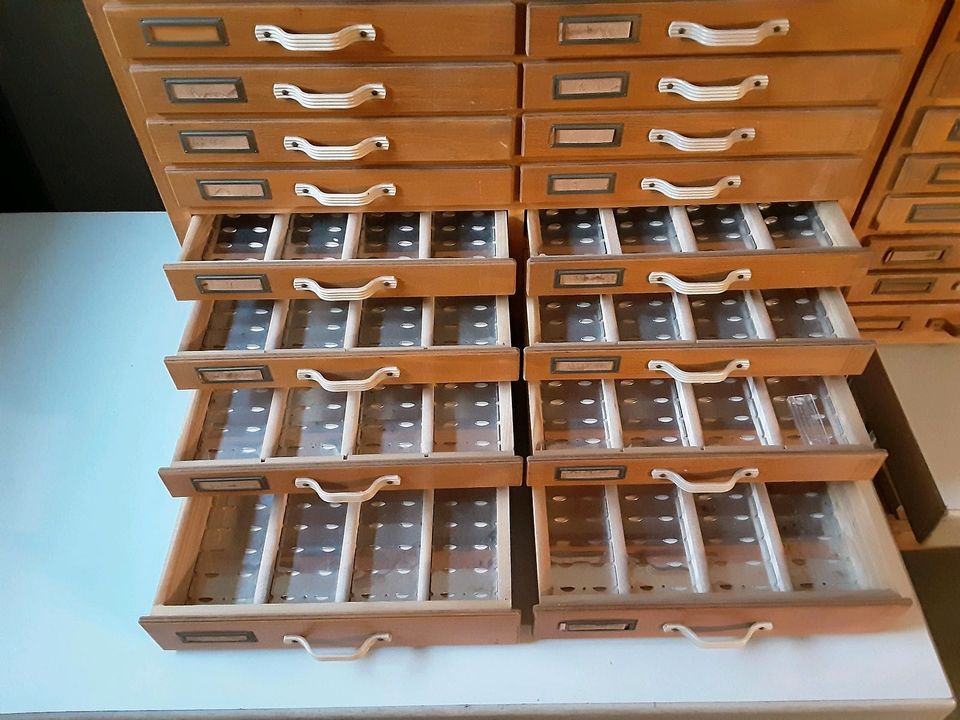 Schubladen Schränke aus Zahnarzt Praxis/Holz  3Stück Vintage in Grevenbroich