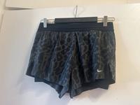 Nike Shorts s 36 Leo schwarz Grau Nordrhein-Westfalen - Lünen Vorschau