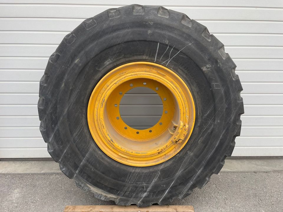 Dumper Volvo A25D A25E A25F Ersatzrad Felge Reifen 23.5R25 in Raubling