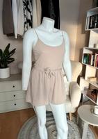 Jumpsuit in beige mit Schleife und Rückenausschnitt Dresden - Neustadt Vorschau