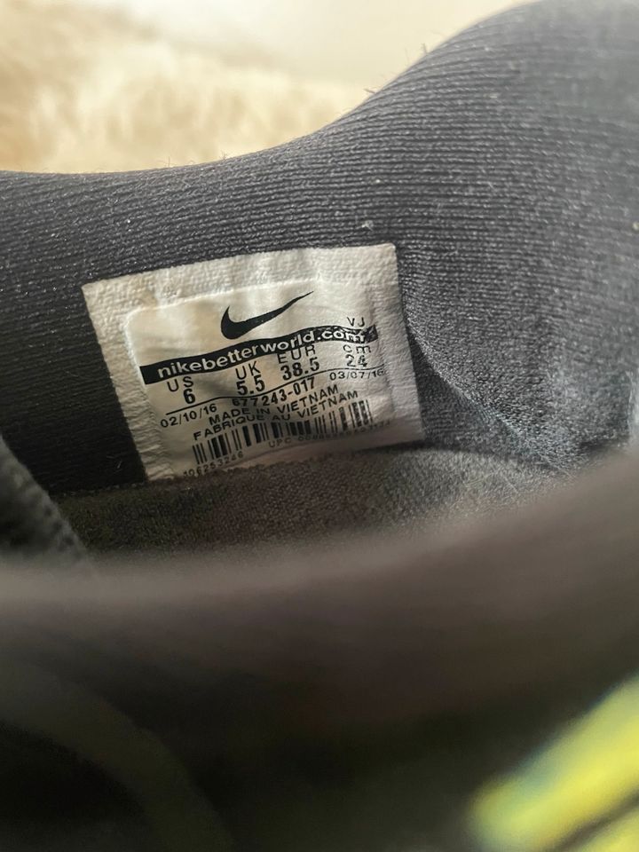 Nike leichte Sneaker für den Frühling/Sommer Turnschuhe in St. Wendel