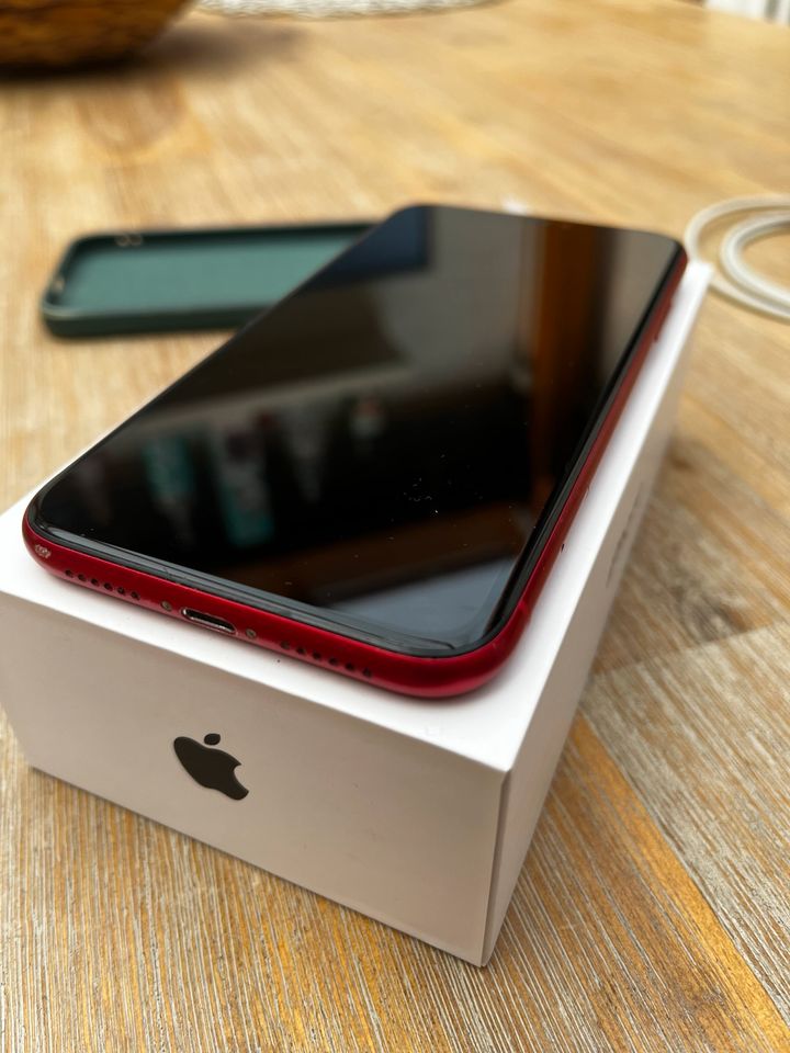 Apple iPhone 11 - 256 GB - Product Red - OVP - Zubehör in Hürth