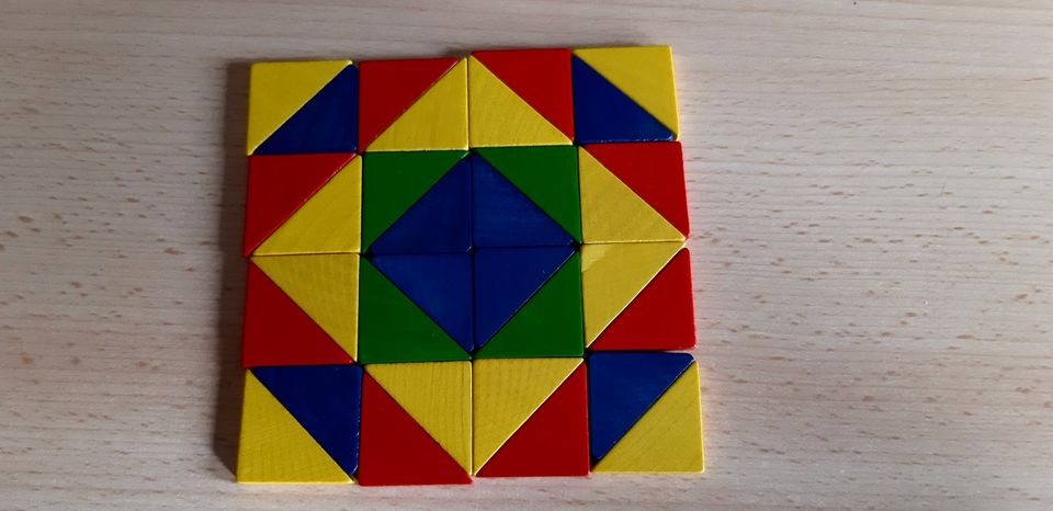 eibe Holzlegespiel Tangram (bunte Dreiecke) in Essen