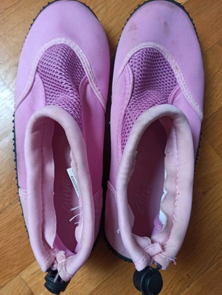 Wasserschuhe 34 von Alive (Aldi) in rosa für Mädchen in Krefeld