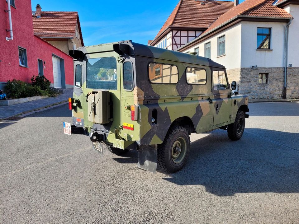 Land Rover Defender 109 H-ZULASSUNG TÜV NEU MILITÄR in Blankenhain