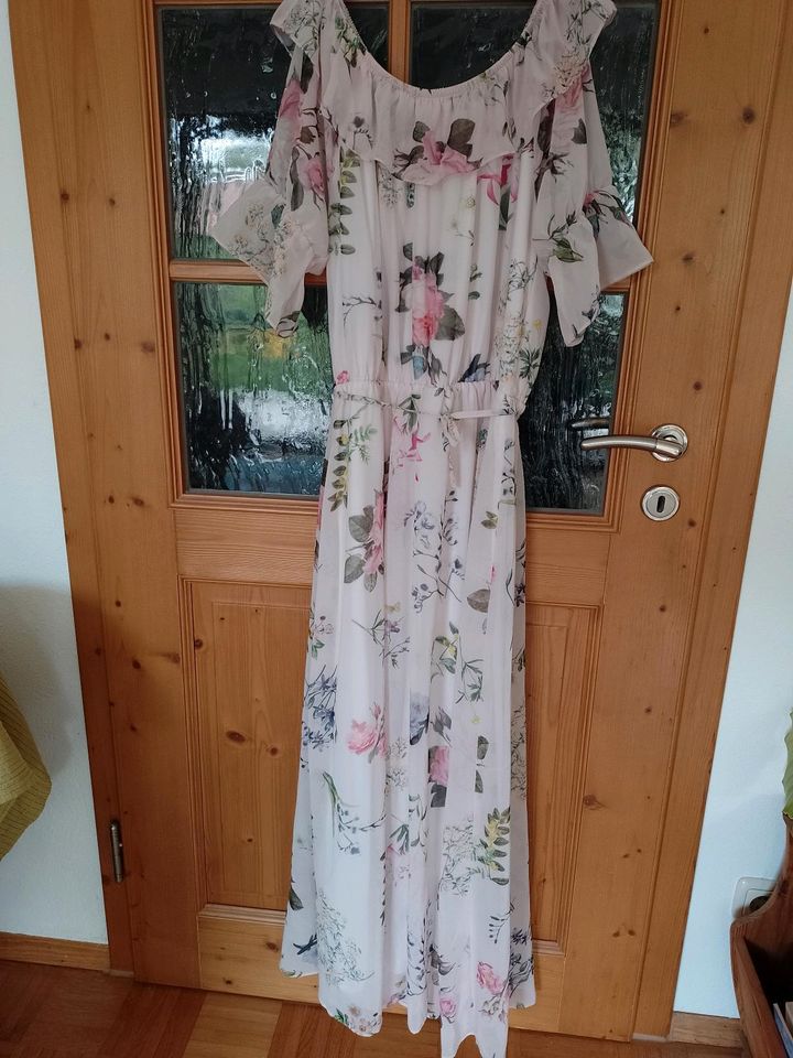 Neues und langes Sommerkleid von Heine in Burghausen