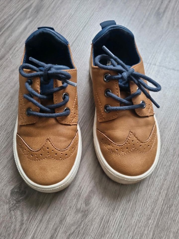 TOP**H&M GR.26 Sneaker mit Borguemuster in Werdohl