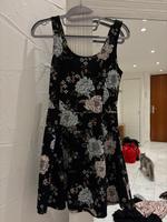 Sommerkleid, Damen mit Blumen Niedersachsen - Hohenhameln Vorschau