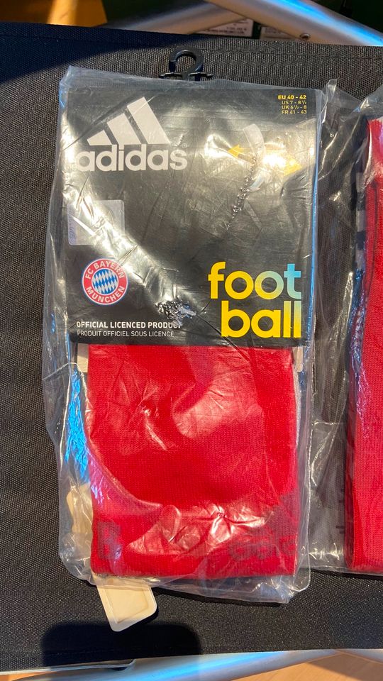 FC Bayern Socken Adidas !Neu! in Gummersbach