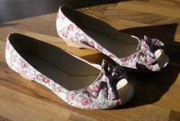 Damenschuhe Blumenmuster Schuhe größe 40 Pumps mit Blumen Muster Nordrhein-Westfalen - Detmold Vorschau