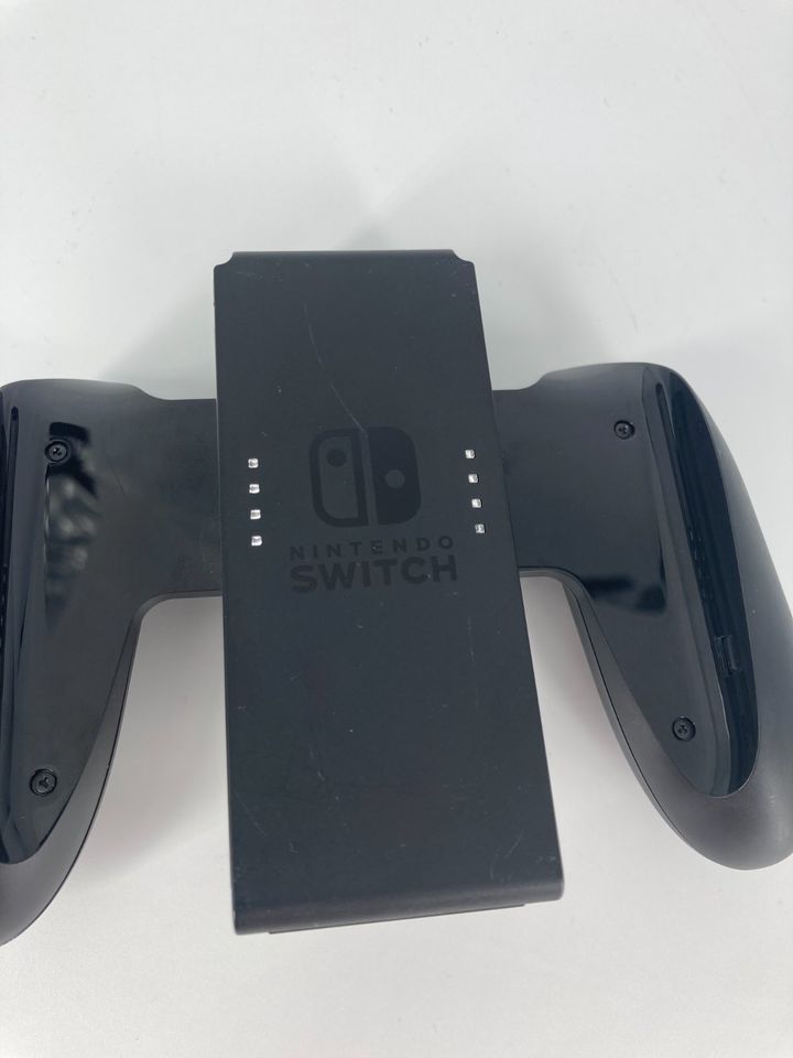 Nintendo Switch - 128GB - viel Zubehör - sehr guter Zustand in Oberhosenbach