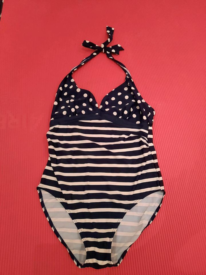 Badeanzug für schwangere, Umstandsmode weiß blau Grösse M in Wolnzach