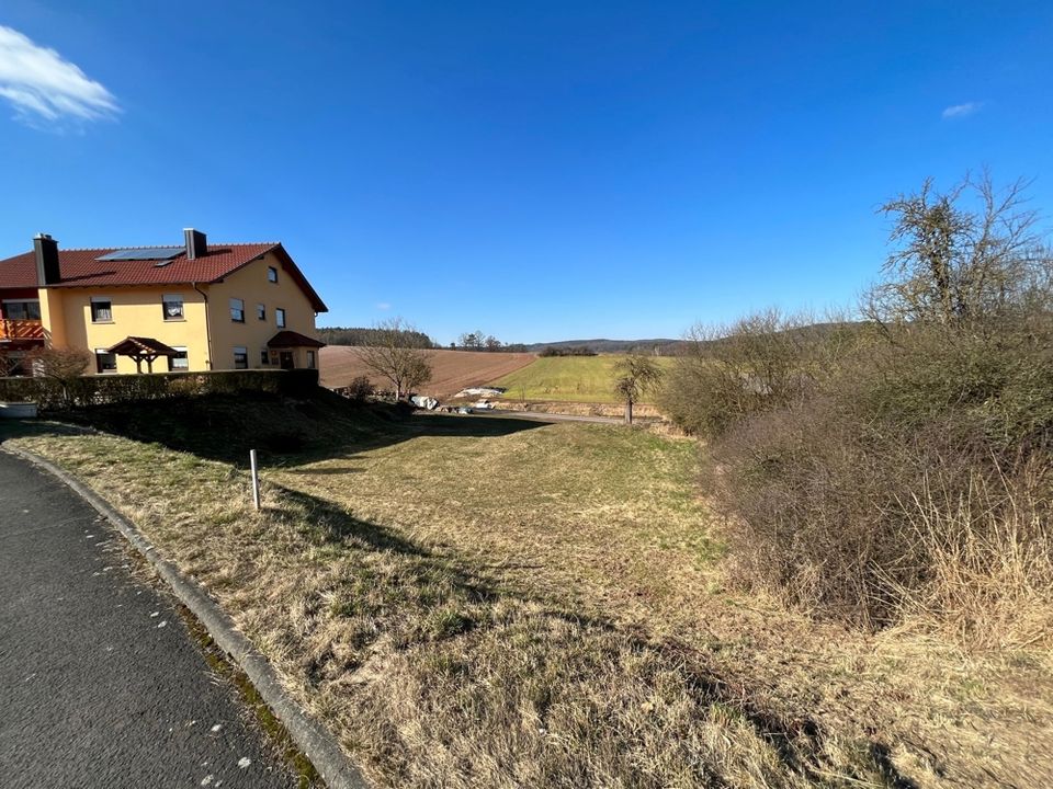 Preisreduzierung! Erschlossenes Baugrundstück mit traumhaftem Naturblick! in Maroldsweisach