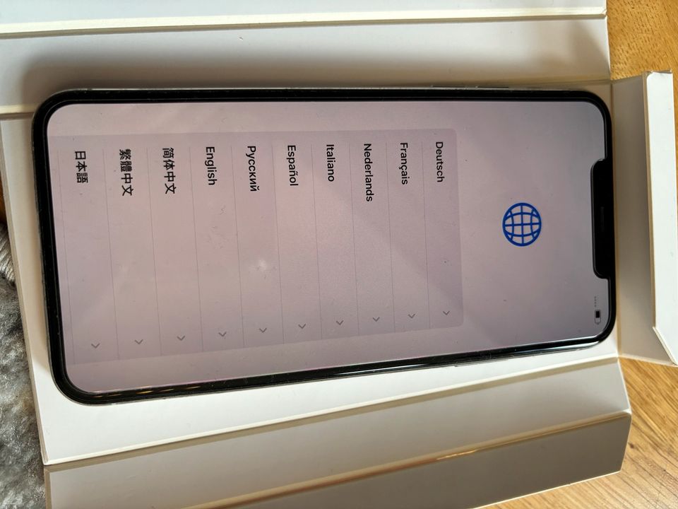iPhone 11 Pro Max 256 GB mit Hüllen, Panzergläser, original Box in Nürnberg (Mittelfr)