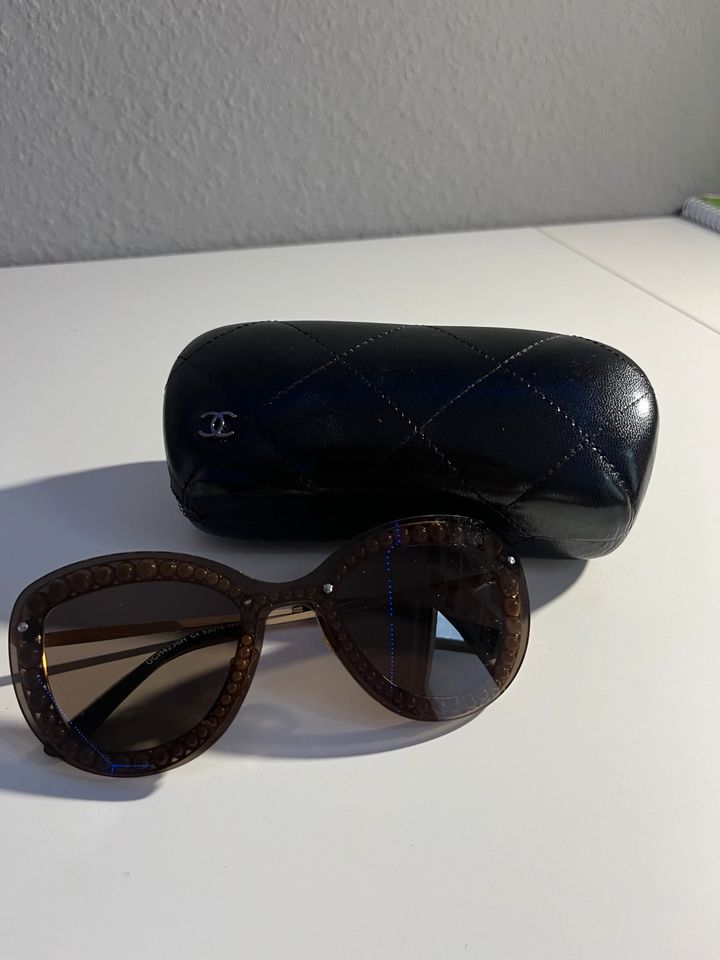 hübsche Chanel Sonnenbrille in Frankfurt am Main