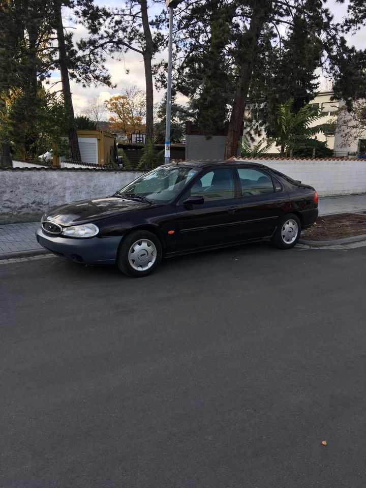 Ford Mondeo Ghia in Köln