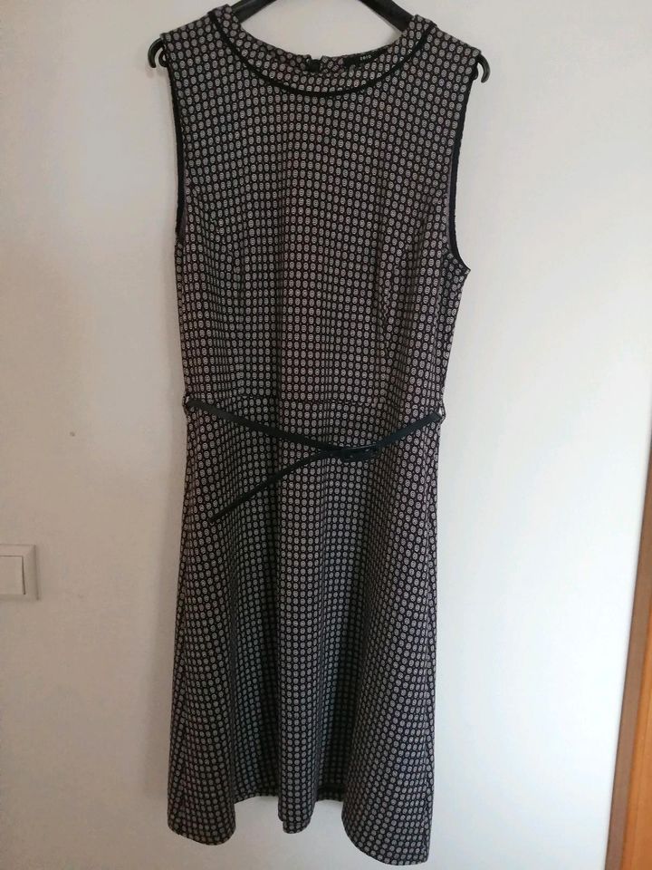 Kleid von Zero Gr. 40/42 in Gachenbach