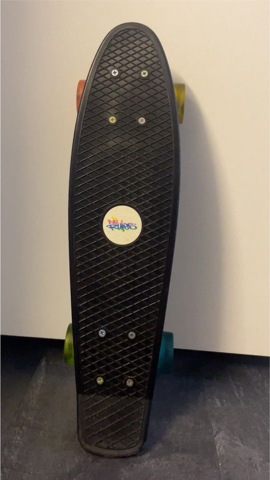 Mini Skateboard mit LED Räder in schwarz in Garbsen