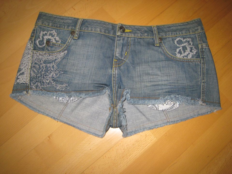 Damen Jeans Shorts, blau Gr. 40 von Chilli Pepper in Schwarzenbach a d Saale