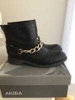 Akira Stiefel schwarz Goldkette 40 OVP Leder Bayern - Gröbenzell Vorschau