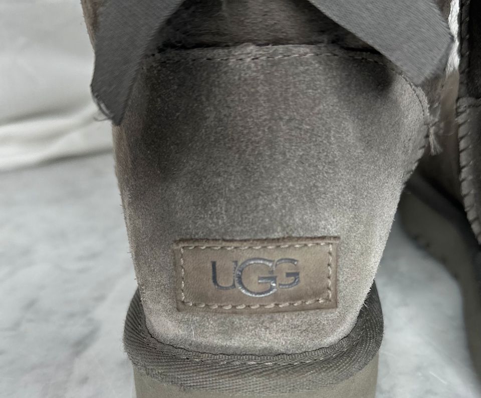 UGG Boots Mini Bailey Bow II Ribbon, grau, Größe 39 in Weiterstadt