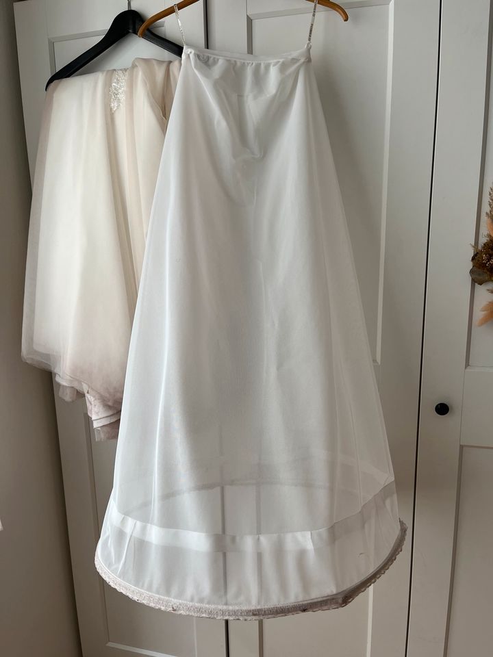 Brautkleid Hochzeit 34 / 36 <3 in Frankfurt am Main