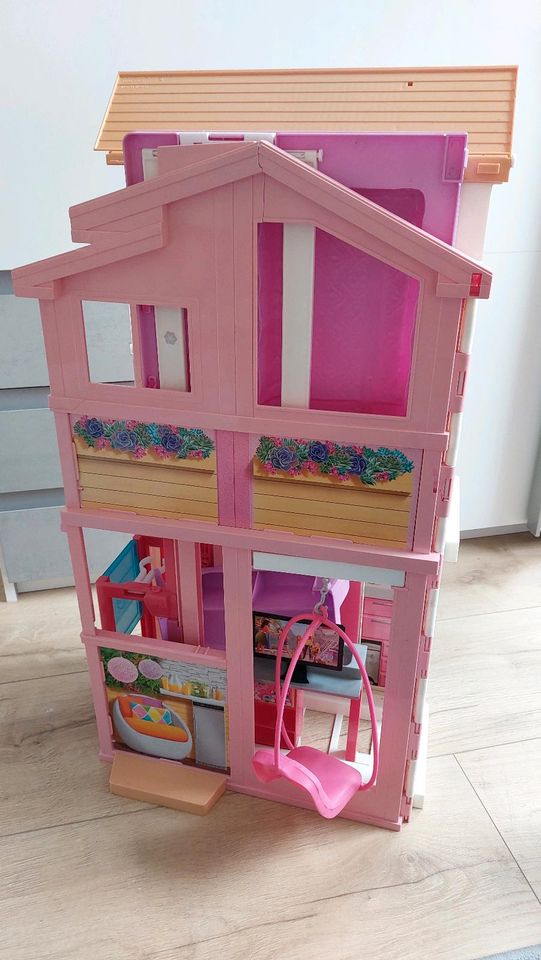 Barbie Traumhaus plus viel Zubehör in Essen
