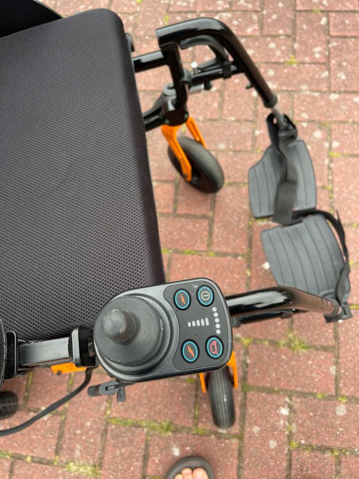 Elektro Rollstuhl in Lathen