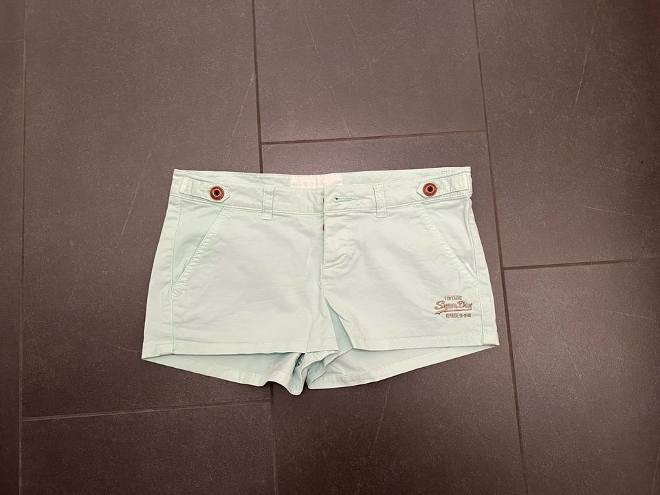 SUPERDRY Shorts Gr. XS (ca. 164) mint/türkis in Hamburg