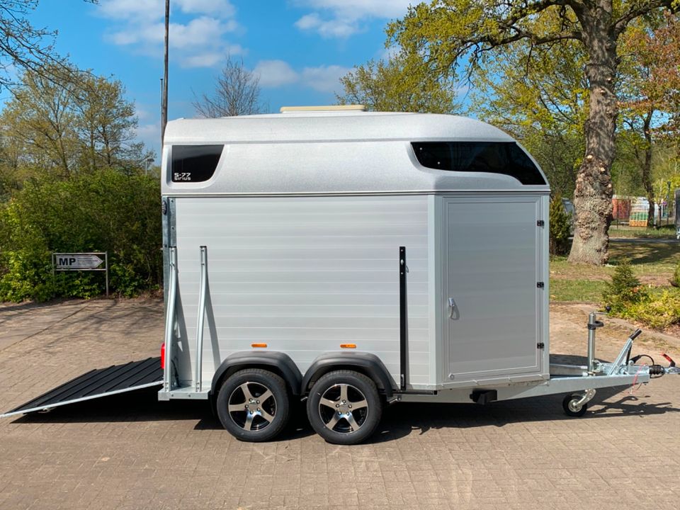 Pferdeanhänger SIRIUS S77 Tür/Rampe Sattelkammer 100km/h in Stelle