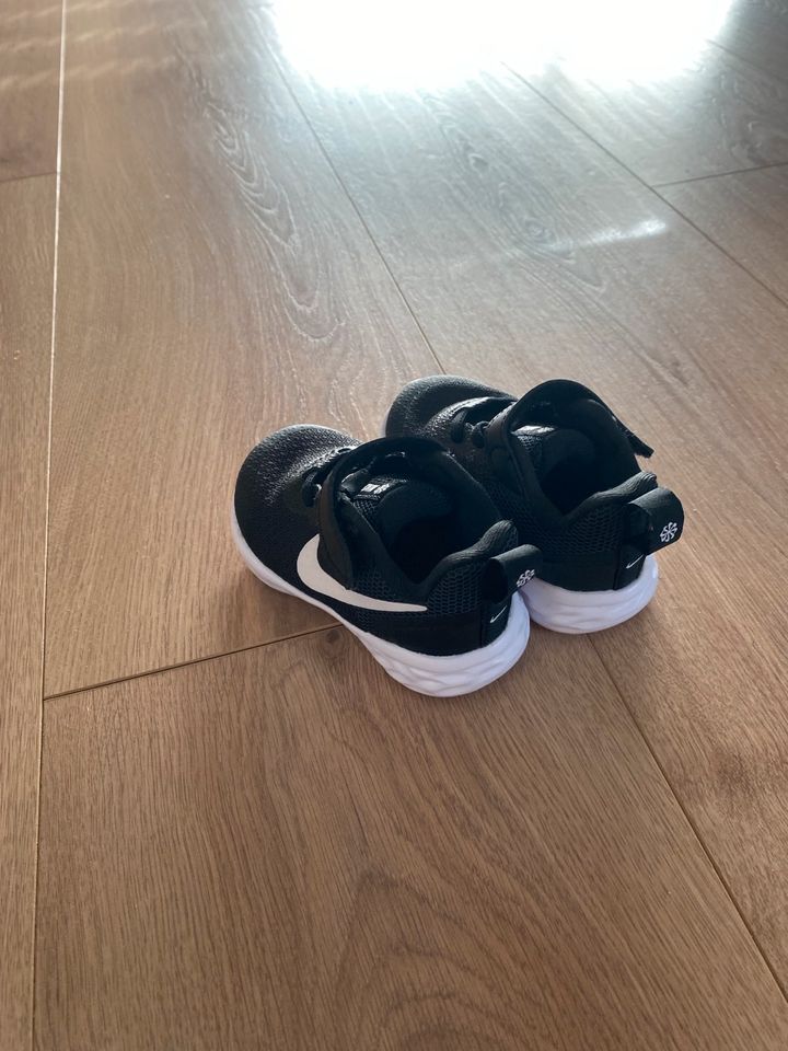 Nike Kinder/Baby Schuhe Gr. 19,5 *NEU* in Bad Bocklet