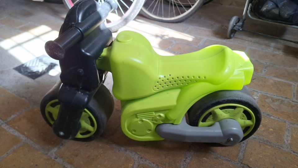 * Kleinkind Motorrad grün aus Plastik * Kinder bis 3 Jahre * in Leipzig