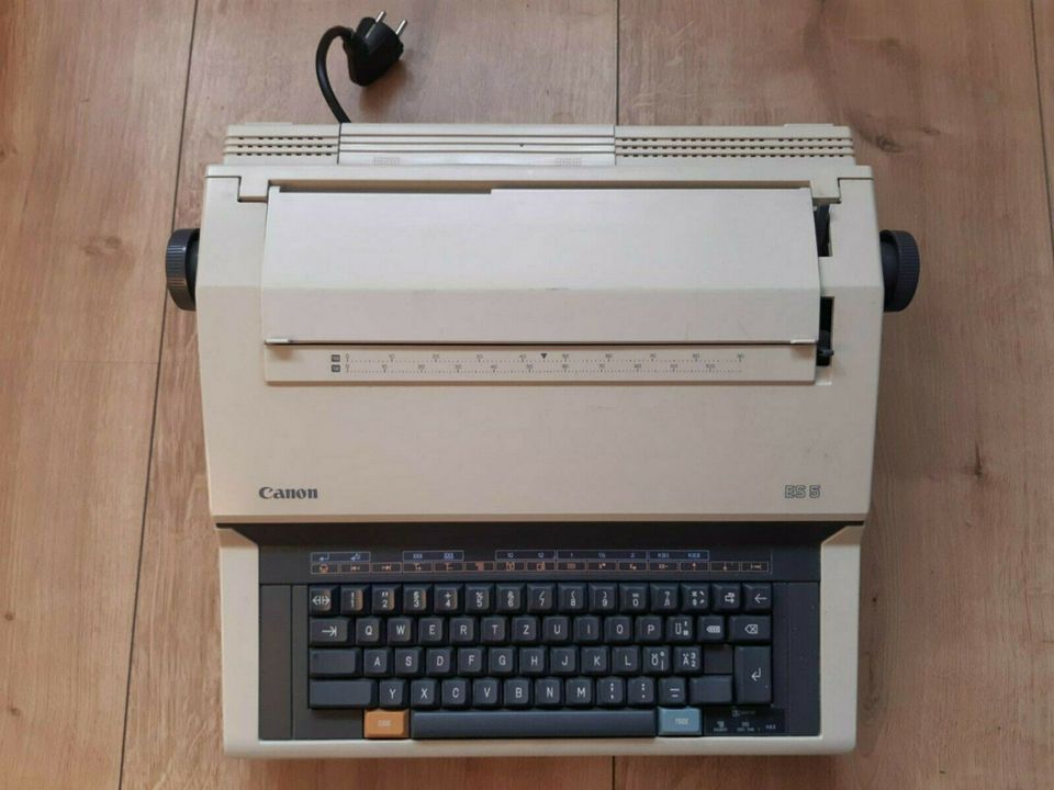 Verkaufe 1-CANON-ES 5-vollelektrische Schreibmaschine m Korekturb in Nördlingen