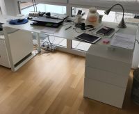 Weißer Schreibtisch mit Glasplatte und Hochglanz-Schubladen Stuttgart - Plieningen Vorschau
