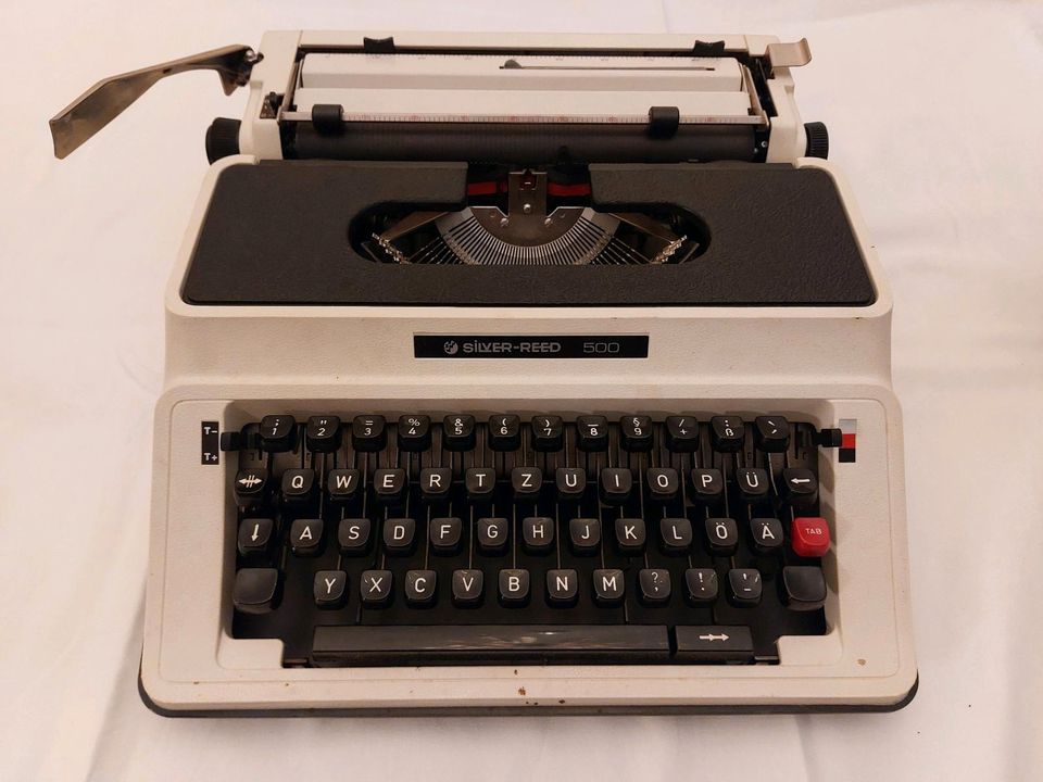 Schreibmaschine Vintage in Langenfeld