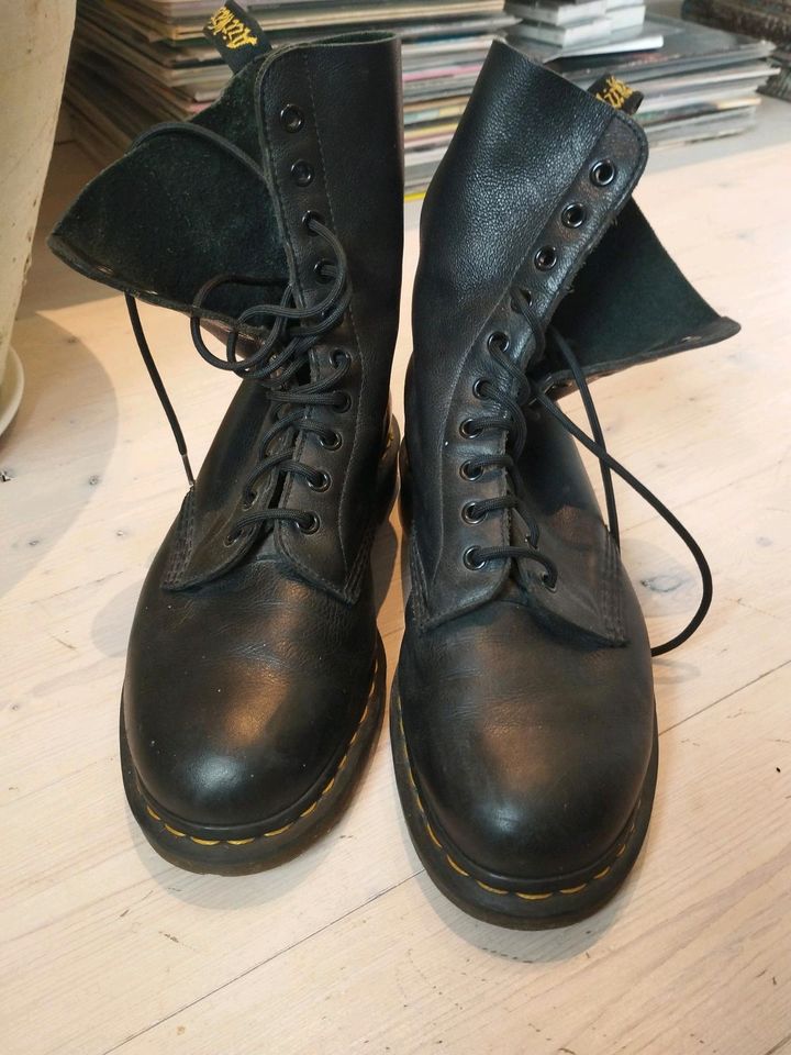 Dr Martens Virginia Schnürstiefel in Lippstadt