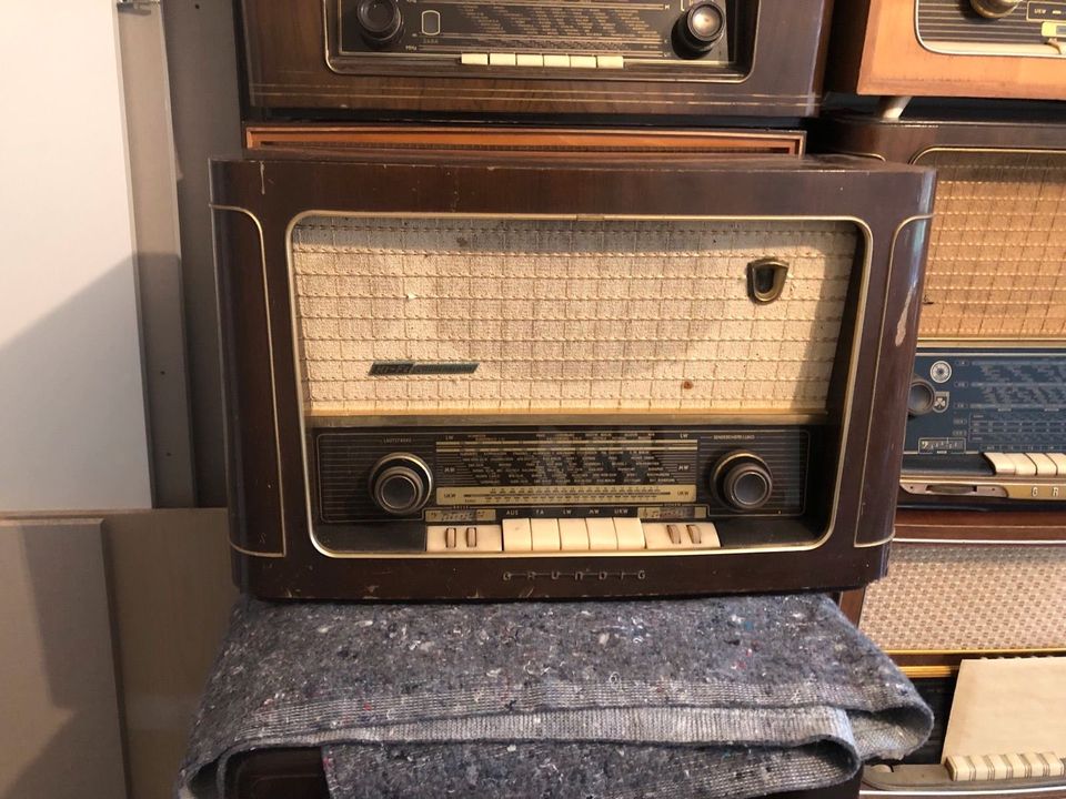 Röhrenradio Alte Vintage Radios Sammlung zum Verkaufen in Hengersberg